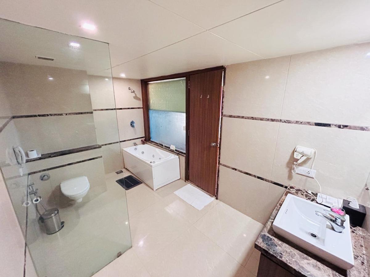 Boulevard 9 Luxury Resort & Spa Nadiad Екстер'єр фото