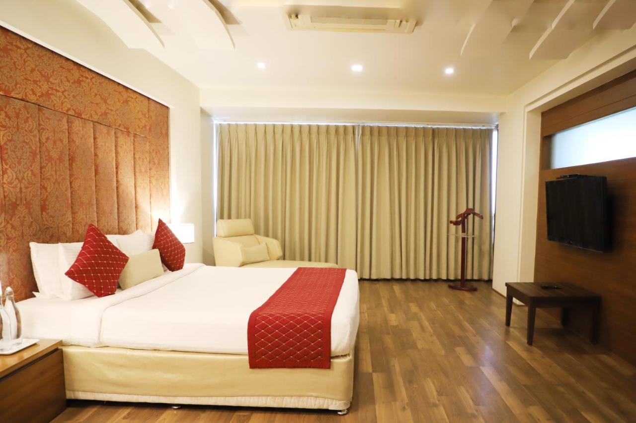 Boulevard 9 Luxury Resort & Spa Nadiad Екстер'єр фото