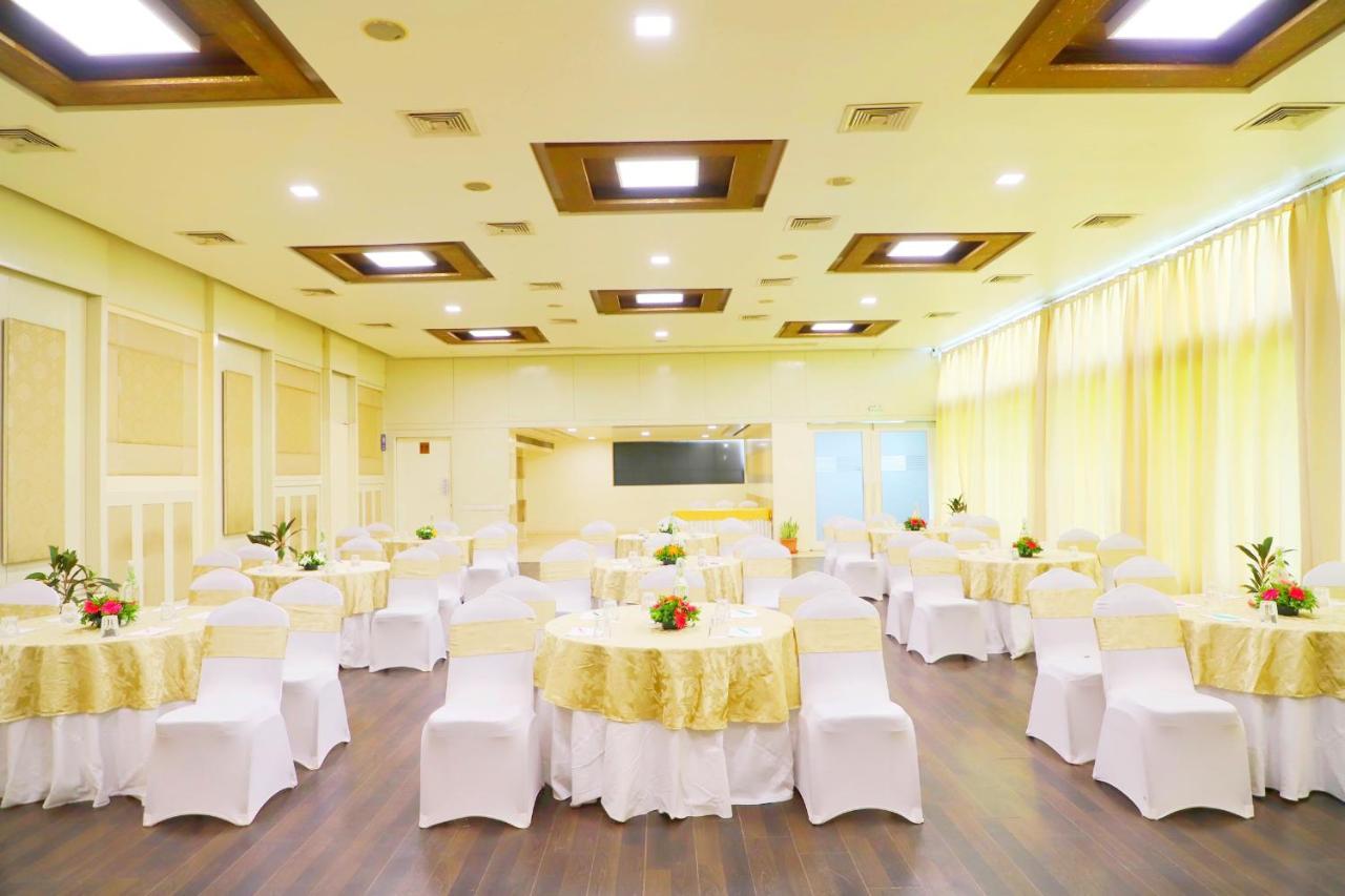 Boulevard 9 Luxury Resort & Spa Nadiad Екстер'єр фото