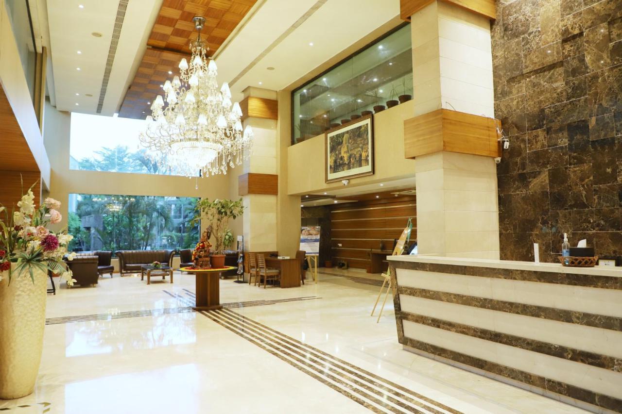 Boulevard 9 Luxury Resort & Spa Nadiad Екстер'єр фото