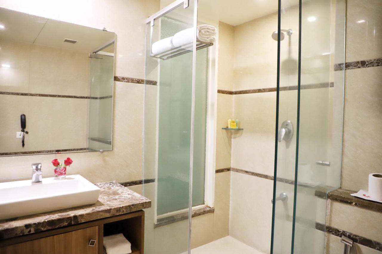 Boulevard 9 Luxury Resort & Spa Nadiad Екстер'єр фото