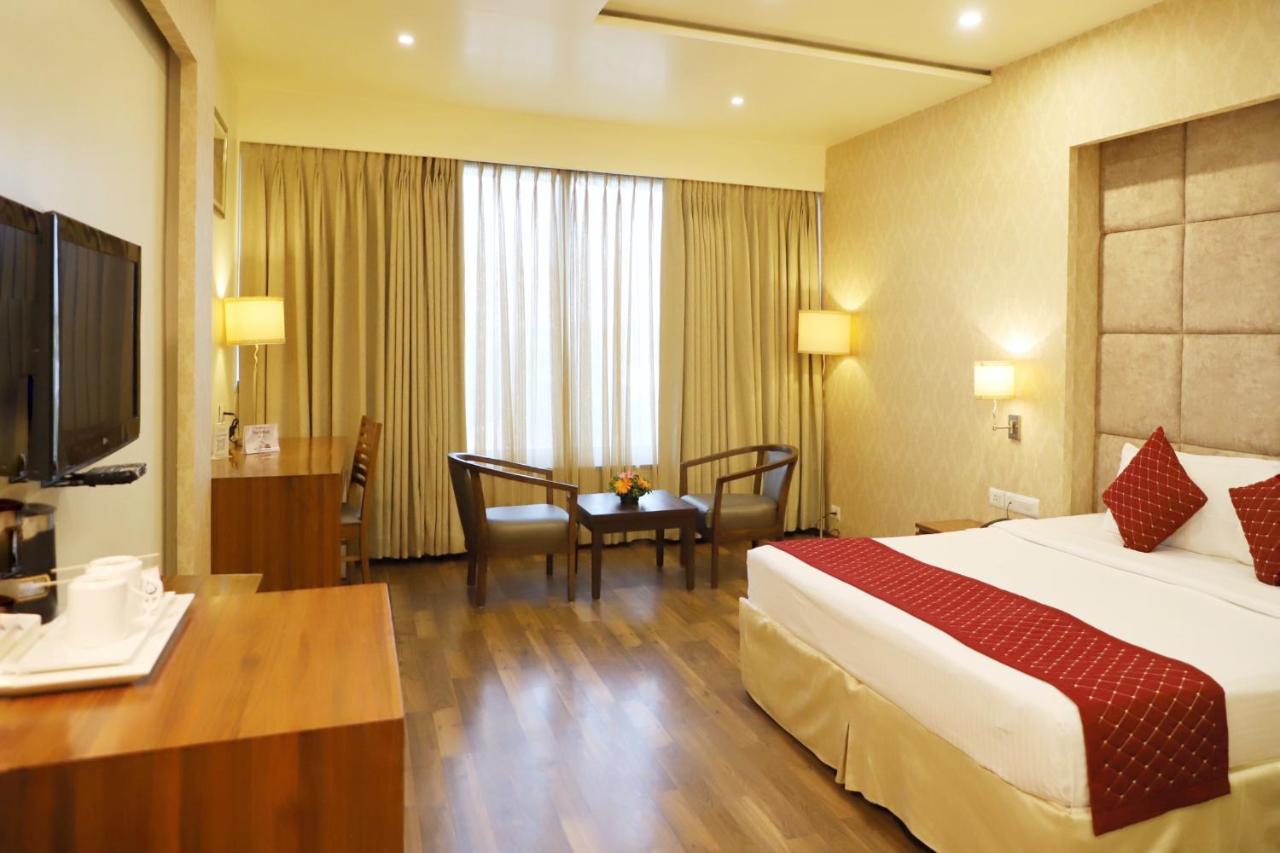 Boulevard 9 Luxury Resort & Spa Nadiad Екстер'єр фото