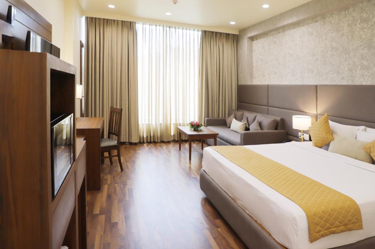 Boulevard 9 Luxury Resort & Spa Nadiad Екстер'єр фото