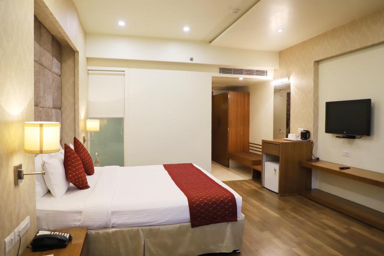 Boulevard 9 Luxury Resort & Spa Nadiad Екстер'єр фото