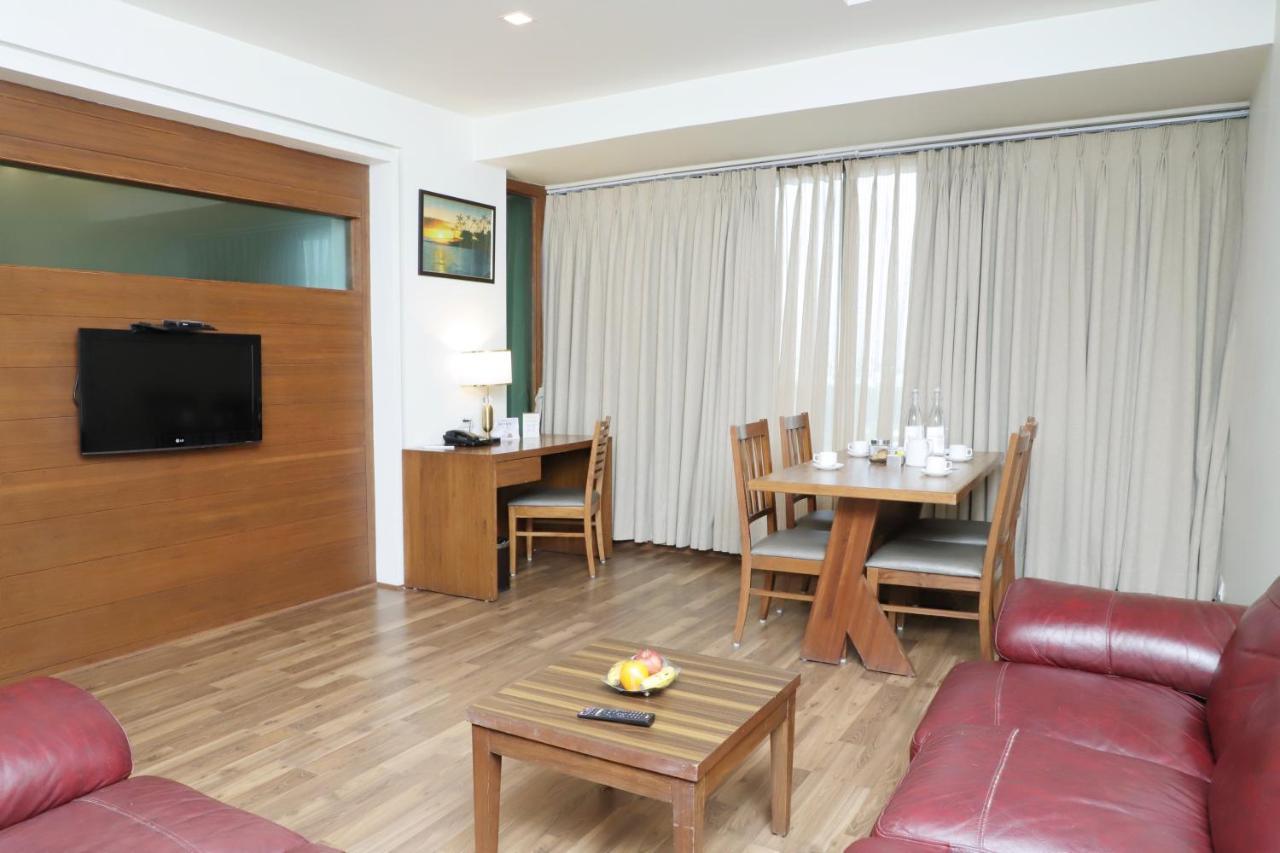 Boulevard 9 Luxury Resort & Spa Nadiad Екстер'єр фото