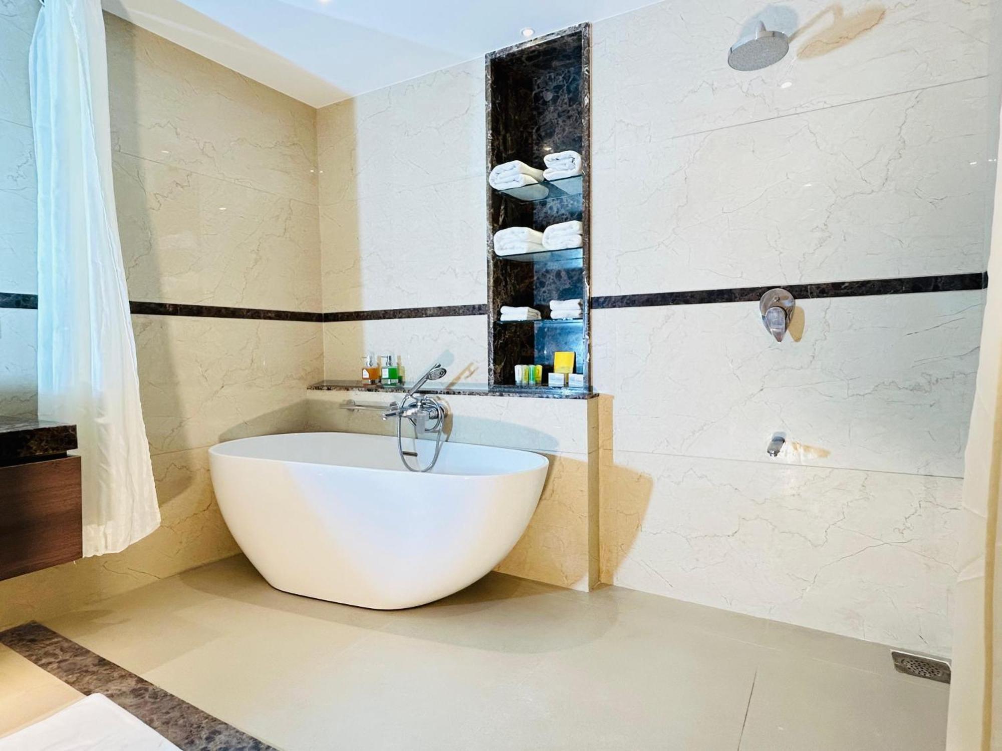 Boulevard 9 Luxury Resort & Spa Nadiad Екстер'єр фото
