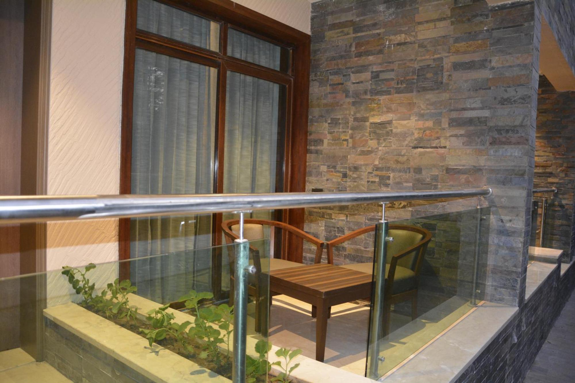 Boulevard 9 Luxury Resort & Spa Nadiad Екстер'єр фото