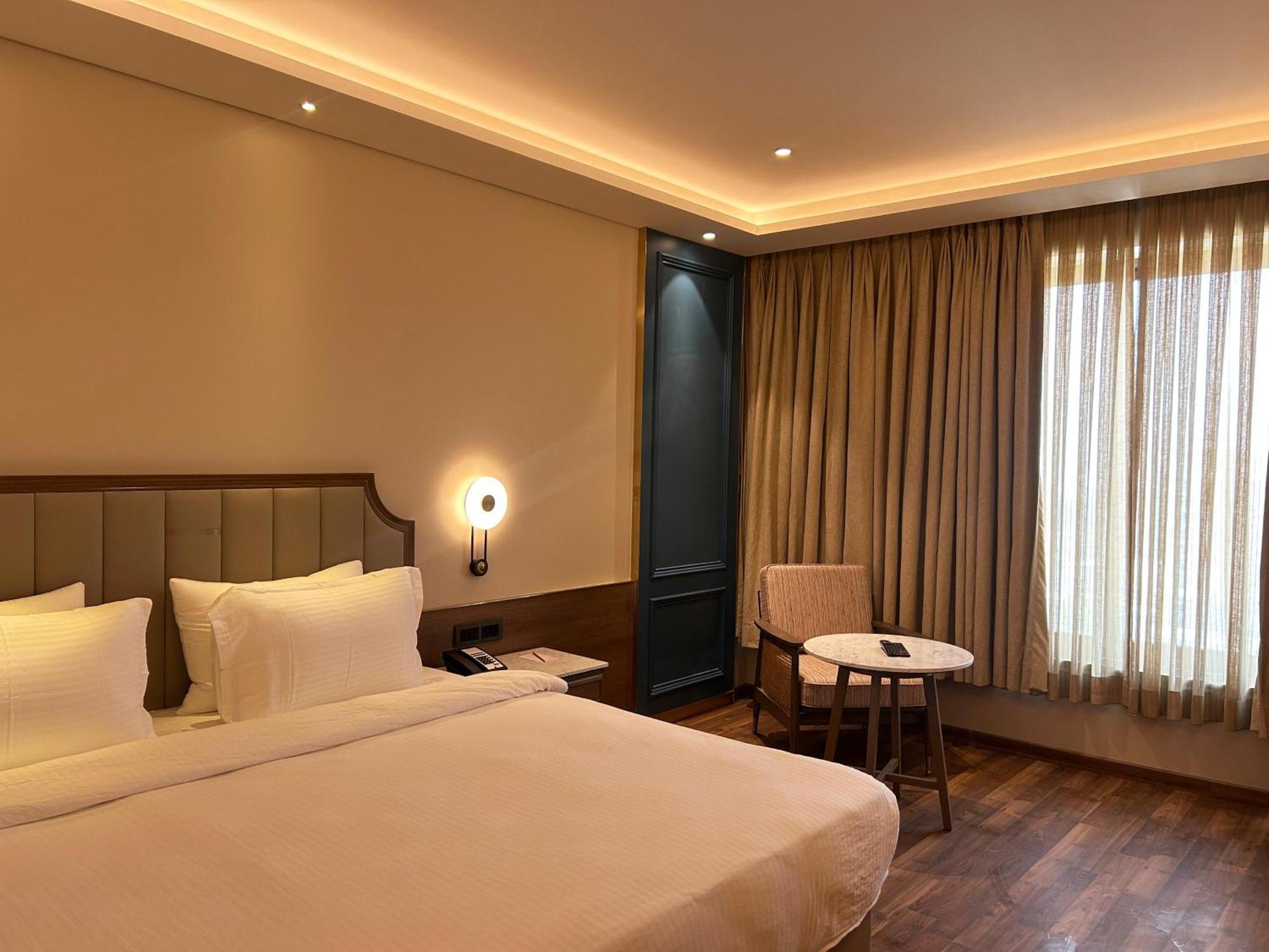 Boulevard 9 Luxury Resort & Spa Nadiad Екстер'єр фото