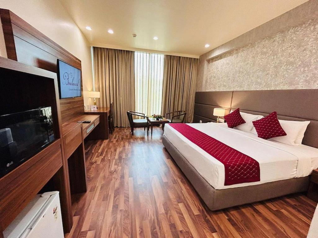 Boulevard 9 Luxury Resort & Spa Nadiad Екстер'єр фото