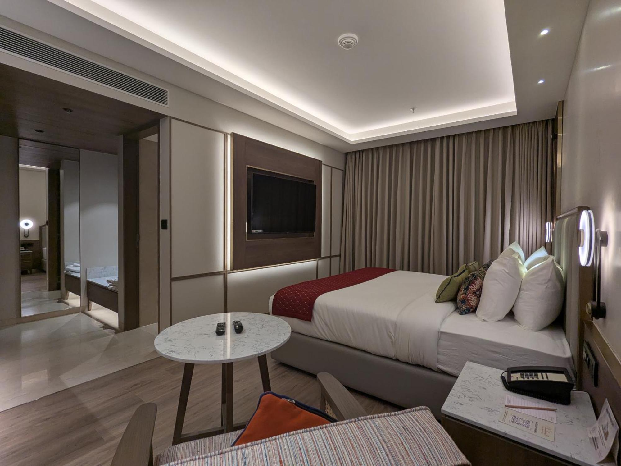Boulevard 9 Luxury Resort & Spa Nadiad Екстер'єр фото