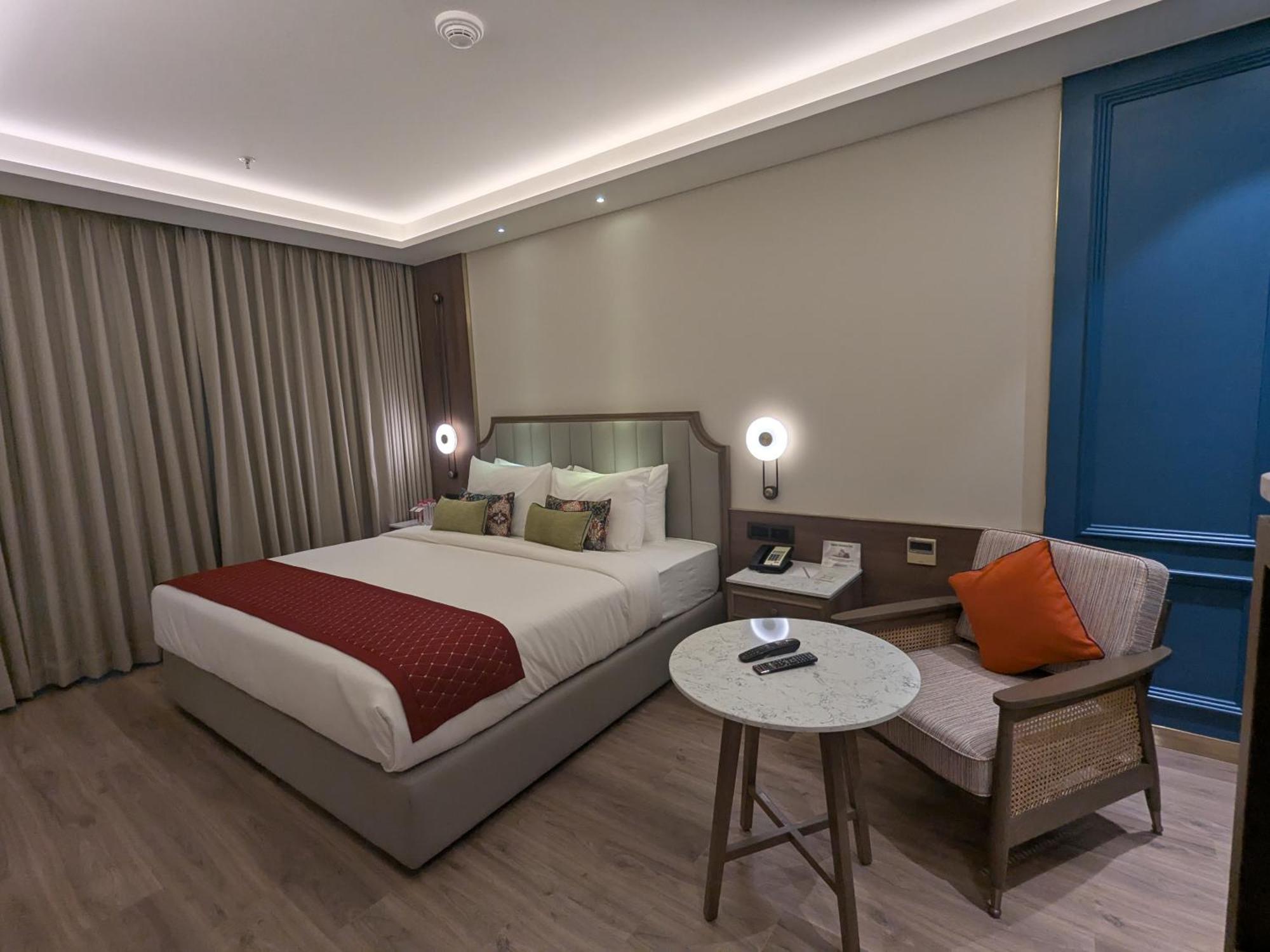 Boulevard 9 Luxury Resort & Spa Nadiad Екстер'єр фото