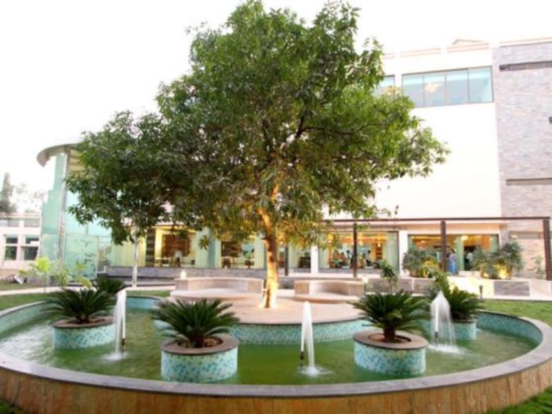 Boulevard 9 Luxury Resort & Spa Nadiad Екстер'єр фото