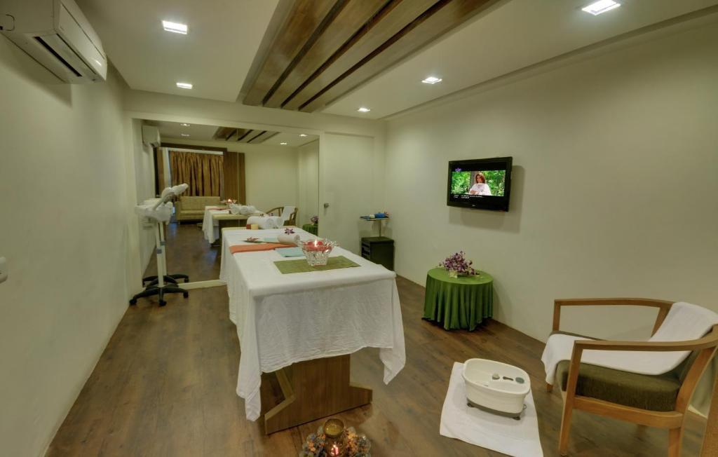 Boulevard 9 Luxury Resort & Spa Nadiad Екстер'єр фото